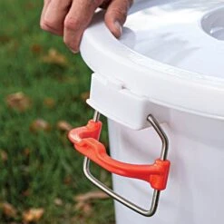 17 Gallon Heavy Duty Storage Bin With Lid And Locking Handles -Gardeners Edge Sales 17tkttsge rotating lid 2