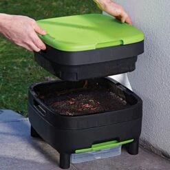 Maze Worm Farm -Gardeners Edge Sales 5rsi mc worm live 1