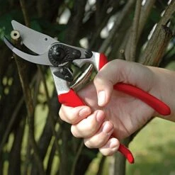 Felco 8 Ergonomic One-Hand Pruning Shear -Gardeners Edge Sales 8fel 2 1