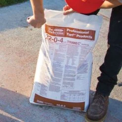 The Andersons 22-0-4 Turf Fertilizer With Trimec Post-Emergent Herbicide, 40 Lb Bag -Gardeners Edge Sales a2250wf4 3