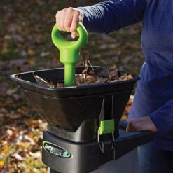 Earthwise 15-Amp Chipper Shredder With Collection Bin 13 Earthwise 15-Amp Chipper Shredder With Collection Bin -Gardeners Edge Sales gs70015 3